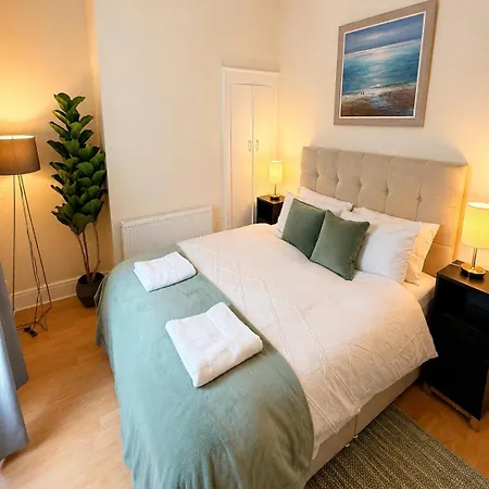 Spacious 3-bed House Near Uni And Town Centre