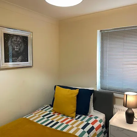 Spacious 3-bed House Near Uni And Town Centre מידלסבורו