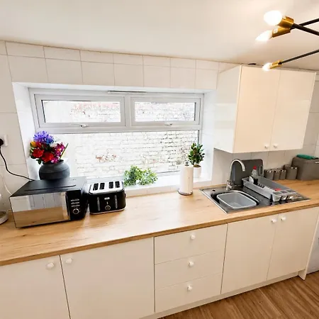 Spacious 3-bed House Near Uni And Town Centre מידלסבורו