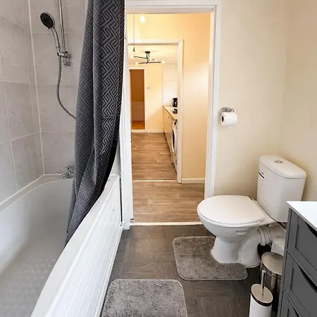 Spacious 3-bed House Near Uni And Town Centre מידלסבורו