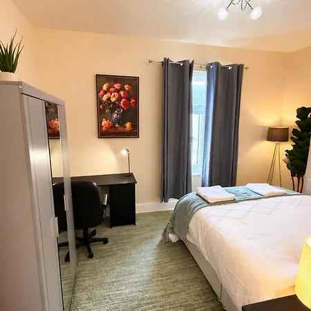 Spacious 3-bed House Near Uni And Town Centre *
