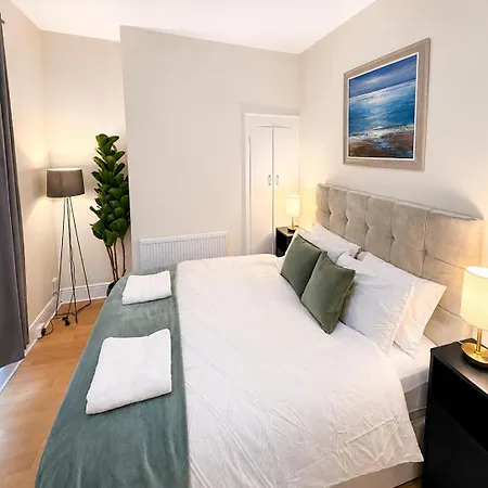 Spacious 3-bed House Near Uni And Town Centre מידלסבורו