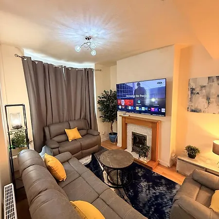 Spacious 3-bed House Near Uni And Town Centre מידלסבורו