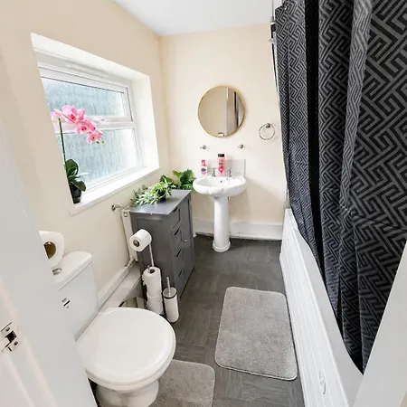 Spacious 3-bed House Near Uni And Town Centre מידלסבורו