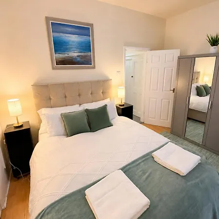 Spacious 3-bed House Near Uni And Town Centre דירה מידלסבורו