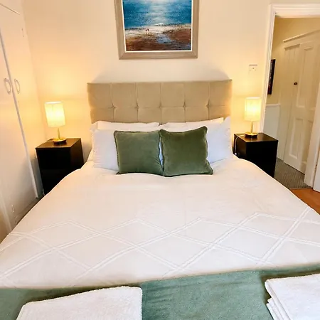 Spacious 3-bed House Near Uni And Town Centre *