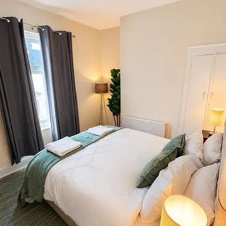 Spacious 3-bed House Near Uni And Town Centre