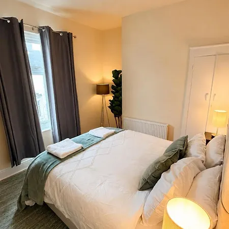 Spacious 3-bed House Near Uni And Town Centre *