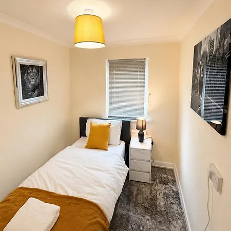 Spacious 3-bed House Near Uni And Town Centre מידלסבורו