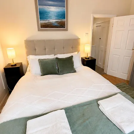 Spacious 3-bed House Near Uni And Town Centre *
