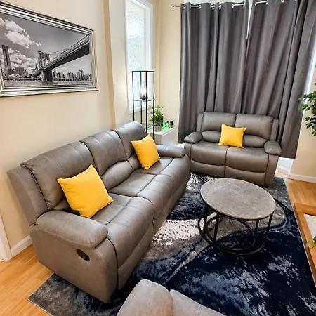 Spacious 3-bed House Near Uni And Town Centre דירה *
