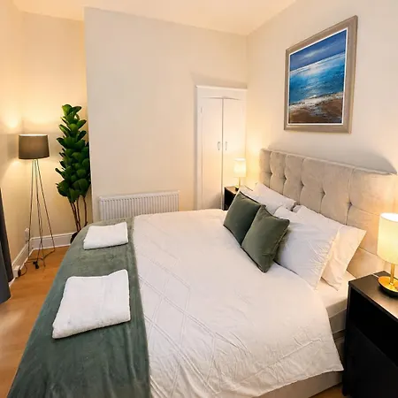 Spacious 3-bed House Near Uni And Town Centre