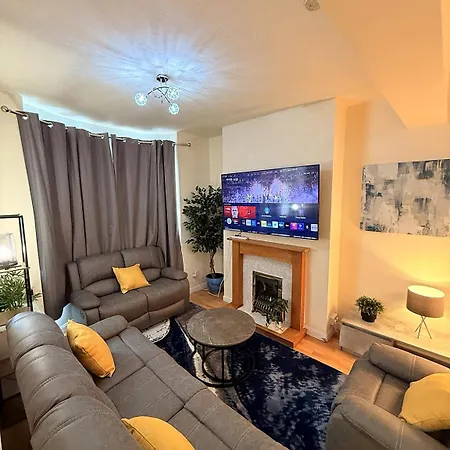 Spacious 3-bed House Near Uni And Town Centre